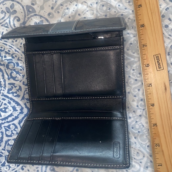 Coach signature wallet with original box - Picture 2 of 6